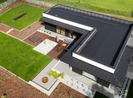 Ostatni dom po lewej، فندق في Białe Błoto