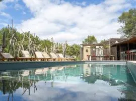 Charming villa in the heart of the Mediterranean Garrigue