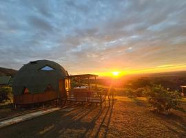 Nido Acacias Cabaña espectacular Colibrí, hotel en Acacías