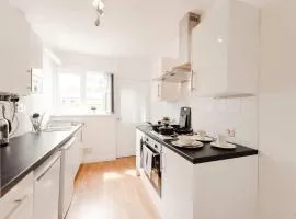 Spacious 4 Bedroom House with Garden in Doncaster