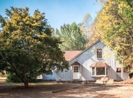 Incredible Vacation Rental for Large Groups on 20 Acres in Reliance, Tennessee, hotel v destinaci Reliance