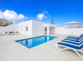 Villa Aday and Ixeia, hotel v destinaci Cala Blanca