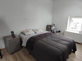 Maison rénovée à neuf Proximité、Fromelennesのホームステイ