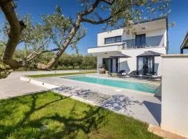 Villa Parenzana by Villsy