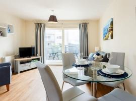 Coxswain's Cabin - Moments from Hamworthy Beach and Park, hotel v destinaci Poole