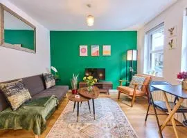 New 1BR Newly Renovated Flat with free parking