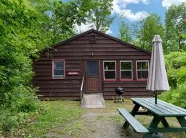 Family Mountain Vacation Rental with Fireplace in Connecticut River Valley