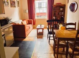 Central Gloucester Self-Catering Flat - A Hidden Gem