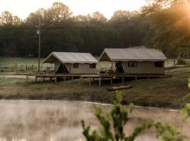 Luxurious Tented Cabin with Lovely Wildlife in South Carolina, Zelt-Lodge in Simpsonville