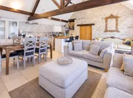 The Dovecote Rowden Manor- Sleeps 6 & Parking