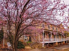 Unique Vacation Rental with Mountain Views near Jim Thorpe, Pennsylvania, hotel in Andreas