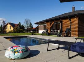 Pool Villa Mukařov, hotel v destinaci Srbín