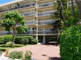 Juan les Pins Vitoria grand 2P calme parking