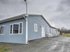 Charming Four-Bedroom Cabin Rental near Long Lake in Aroostook County, Maine, ξενοδοχείο σε Lavertue