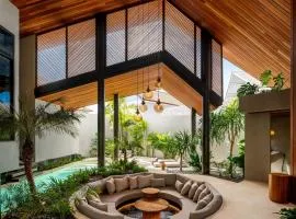 House of Winds Complex - Stylish 12BR Design Estate - 4 Villas near Canggu
