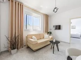 Modern Home with Wifi and Beach Access Golem