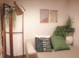 Hongik University Station 10 minutes,Hongdae, Yeonnam, Yeonhui,Mapo Best location for travelers,Unique interior