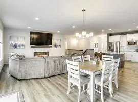 Spacious and Modern Home with Deck in Oregon!