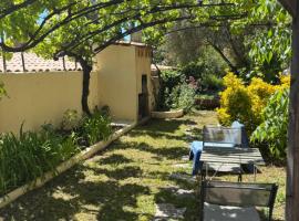 Évasion en Provence Bas de Villa avec Jardin & Vignes, Soleil & Fraîcheur, hotel in Les-Pennes-Mirabeau
