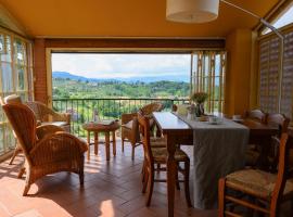 Villa panoramica con Jacuzzi privata tra Firenze & Lucca ,3 camere, 4 bagni, ξενοδοχείο σε Serravalle Pistoiese