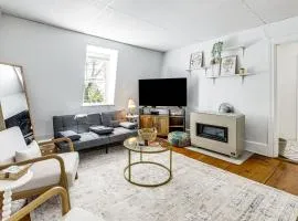 Explore Dtwn, Parks and Colleges Cozy Worcester Apt