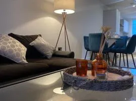 Spacious Central Manchester Apartment - Next To AO Arena & Picadilly Station - Local Attractions - Free Parking