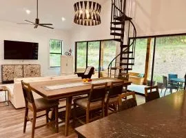 Deluxe Fun House - Pet Friendly