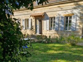 Maison la Bourbonnaise, proche des Thermes, hotel v destinaci Bourbon-lʼArchambault