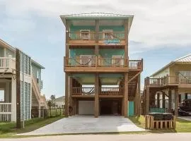 Few Steps to Crystal Beach With Yard & Parking