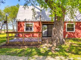 Countryside Escape 14 Mi to Milford and Geary Lakes!, Hotel in Chapman