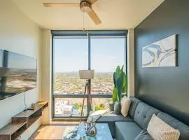 Calm 2BD - Apartment DT, Pool, Gym, Parking - Sleeps 5