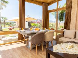 Peaceful Family Villa on a Farm with Private Pool and Stunning Mountain Views, hotel v destinaci Agadir