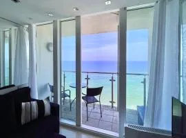 Newquay Rocklands Beach View