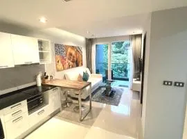 Emerald Terrace Condo 52-1 Bed Pool View、パトンビーチのコンドミニアム