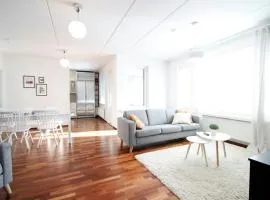 Central and Spacious Apartment for 6 with Sauna