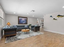 Villa Walk to Beach, Pool & Games Great for Family Vacations