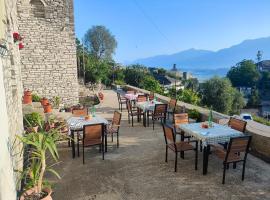Guri Guesthouse, hotel in Gjirokastër