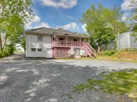 9 Mi to Midtown Convenient Harrisburg Apt
