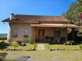 Casa de campo Bela Vista com Piscina na montanha