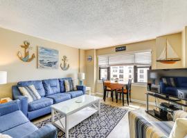 Walk to Indian Beach Condo with Ocean-View Balcony, ξενοδοχείο σε Indian Beach