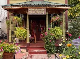 Downtown B&B with Jacuzzi