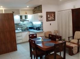 Lujoso departamento cerca la Plaza Principal, Hotel in La Playa Bejarano