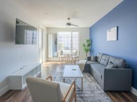 Relaxing 1BD - Pool, Gym, Parking, W-D - Sleeps 4, hotel in Tempe