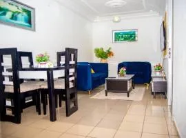 2 Bed Apt Sleeps 5 - WiFi Parking Balcony