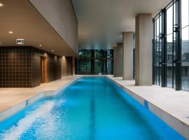 Spencer St Serenity Stylish Urban Escape in the CBD, hotel in Melbourne