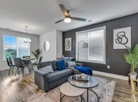 Luxurious King 2BR Suite Mins to Downtown Durham!