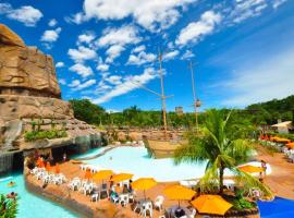 Spazzio diRoma - Acqua park & Slide & Splash - M，位于卡达斯诺瓦斯的酒店