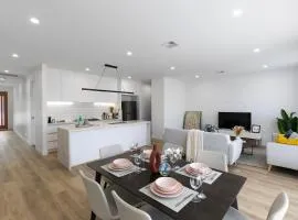 10 Min to Airport Brand New Family 4BR House