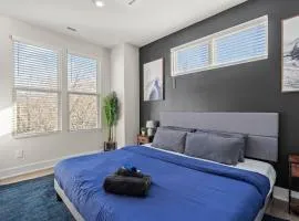 Luxurious King 3BR Townhouse in Uptown CLT!
