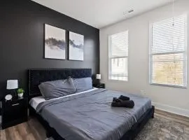 Luxurious King 3BR Townhouse Mins to Uptown CLT!